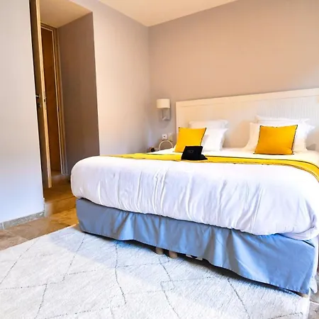 Domaine Ribiera, 5 Etoiles, & Golf - Forcalquier Hotel 5*