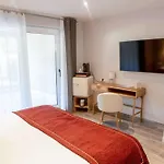 Domaine Ribiera, 5 Etoiles, & Golf - Forcalquier Hotel