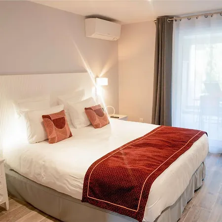 호텔 Domaine Ribiera, 5 Etoiles, & Golf - Forcalquier 5*